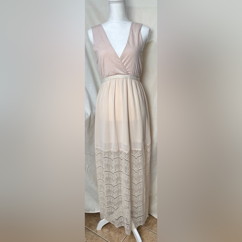 🦋 Love Riche Cream Lace Maxi Dress